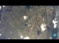 Enlace a Paracaidista casi es alcanzado por un meteorito (subtitulado al inglés)