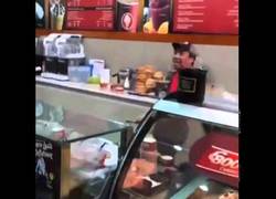 Enlace a Malabarismos para servir helados, reinventando el negocio a su manera