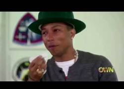 Enlace a La reacción de Pharrell al ver que HAPPY se baila en todo el mundo, te emocionará 