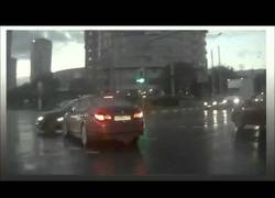 Enlace a El coche fantasma que surgió de la nada