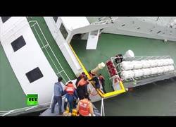 Enlace a El capitán del barco hundido en Corea del Sur escapa cobardemente