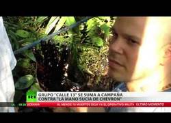Enlace a El grupo 'Calle 13' se une a Ecuador en la campaña 'La mano sucia de Chevron'