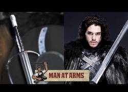 Enlace a Por fin la esperada espada de Jon Snow de Juego de Tronos forjada por Man at Arms