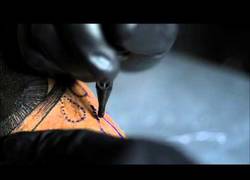 Enlace a ¿Quieres ver cómo se hacen los tatuajes en slow motion? (No apto para sensibles)