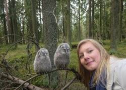 Enlace a ¿Quieres conseguir que dos pequeños búhos te sigan con la cámara? No es tan difícil