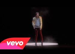 Enlace a Michael Jackson volvió a los escenarios de la mano de un holograma ¿Mola o de mal gusto?