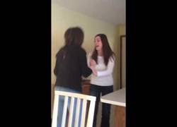 Enlace a Su reacción al saber que será abuela te dejará sorprendido (y sordo)