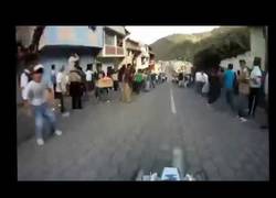 Enlace a Y por eso no debes estar en medio de una carretera cuando hay una carrera