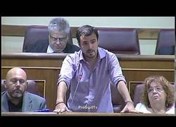 Enlace a A. Garzón a Montoro: 'Le dificulta la vida a los pobres y se la facilita a los ricos'