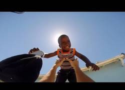 Enlace a Después de 6 meses vuelven a visitar el orfanato, esta vez con una Go pro