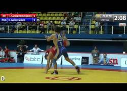 Enlace a Se ha encariñado de su pierna, piensa que así logrará la victoria