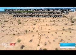 Enlace a Brutal grieta aparece en Nuevo México. Como para haber aparcado ahí