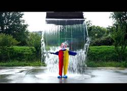 Enlace a El payaso de las cámaras ocultas también se sumo al Ice Bucket Challenge. Y lo hace a lo gran
