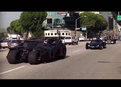 Enlace a Batmobile Parade: Hace un par de años Warner Bros. desempolvó los cinco batmóviles