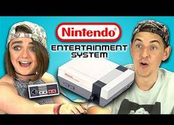 Enlace a Jóvenes reaccionan ante la primera Nintendo [Inglés]