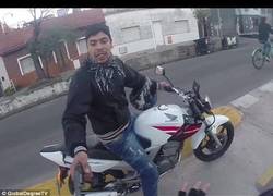 Enlace a Intenta robar a un turista en Buenos Aires a punta de pistola y este lo graba con su Go Pro