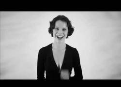 Enlace a Esta mujer puede cantar múltiples notas a la vez