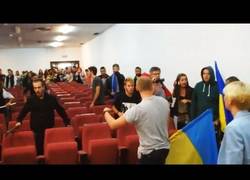 Enlace a Estudiantes de la universidad complutense echan a un grupo de neonazis ucranianos