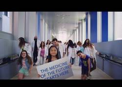 Enlace a Cada vez que ves este vídeo se destina dinero a la investigación de enfermedades