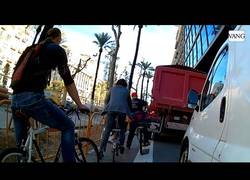 Enlace a Así de peligroso es ir en bici por la Diagonal de Barcelona