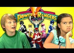 Enlace a Niños reaccionan al ver el original Power Rangers [Inglés]