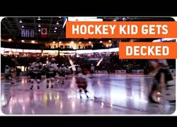 Enlace a Este niño no sabe muy bien por dónde va y termina chocando con uno de los grandes