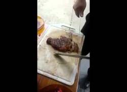 Enlace a Increíble la velocidad cortando la carne en rodajas