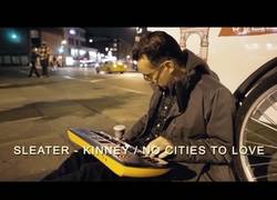 Enlace a Sacan un nuevo tema y piden a sus colegas que se graben cantando. Algunos te serán familiares...