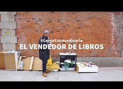 Enlace a Increíble historia del vagabundo que vende libros
