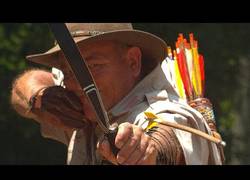 Enlace a ¡Menudo talento tiene este tío con el arco!
