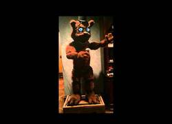 Enlace a Este fan creó su propio Freddy Fazbear y lo tiene en su habitación