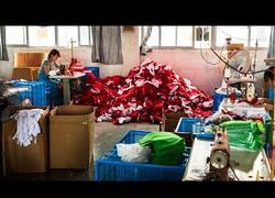 Enlace a Si compras en los chinos verás qué espíritu navideño se repira