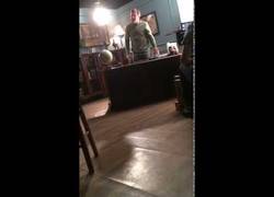 Enlace a Dennis Quaid se vuelve loco en el set