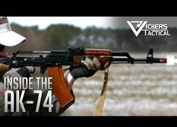 Enlace a Todo lo que pasa por dentro de una AK-47 búlgara mientras se dispara