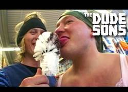 Enlace a Si haces estas bromas en el supermercado lo raro es que no te echen antes