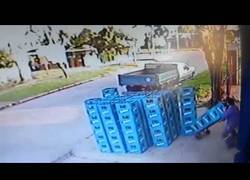 Enlace a No hemos conocido repartidor de cerveza más torpe