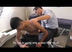 Enlace a Si aún eres un escéptico en cuánto a la quiropráctica, deberías ver lo que hace este especialista