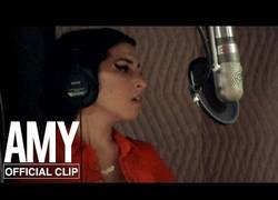 Enlace a Amy Winehouse grabando 