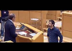 Enlace a Ramón Espinar, abucheado y silenciado por el PP, en su jura como Senador