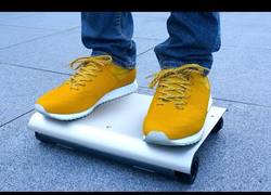 Enlace a ¿Un segway te parece muy aparatoso para ir por la ciudad? Espera a conocer el ''WalkCar''