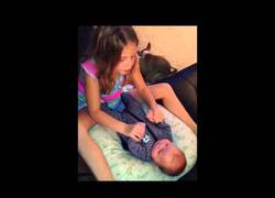 Enlace a Cuando estás grabando a tus hijos y tu perro se muere de celos...