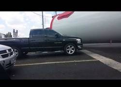 Enlace a Cuando más prisa tienes siempre se te cruza un 'camioncito' [Inglés]