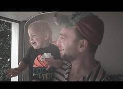 Enlace a La adorable reacción de este niño al ver llover por primera vez