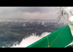 Enlace a Bolas de granizo como pelotas de béisbol sacuden Nápoles