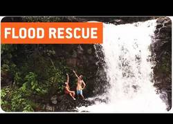 Enlace a Este dron capta una inundación repentina que casi atrapa a estos excursionistas