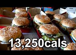 Enlace a Se come 25 big macs en 20 minutos