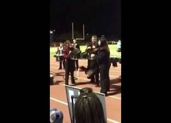 Enlace a Y pensabas que lo bueno del juego eran las animadoras...