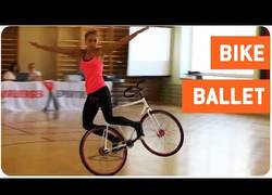 Enlace a ¡También se puede hacer ballet encima de una bici!