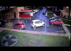 Enlace a No se puede salir peor de una plaza de parking