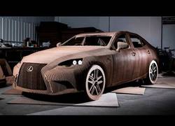 Enlace a Lexus fabrica un coche de cartón a tamaño real